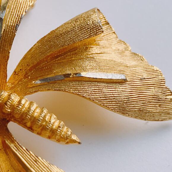 VTG Signed BSK Brooch 1960s Butterfly Textured Gold Tone Pin Mid Century - Picture 5 of 10